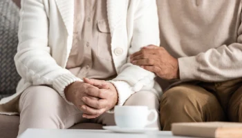 Москвичам напомнили о выплатах до 44 тысяч рублей за долгий брак