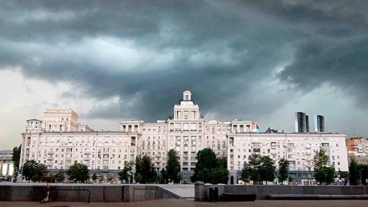Новая волна непогоды накроет Москву в ближайшие часы Новая волна непогоды накроет Москву в ближайшие часы