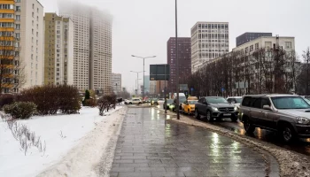 Москвичей предупредили о гололедице