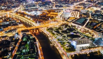 Более 80 тысяч умных фонарей установят в Москве в 2025 году