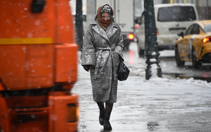 МЧС предупредило москвичей о сильном снегопаде 15 февраля МЧС предупредило москвичей о сильном снегопаде 15 февраля