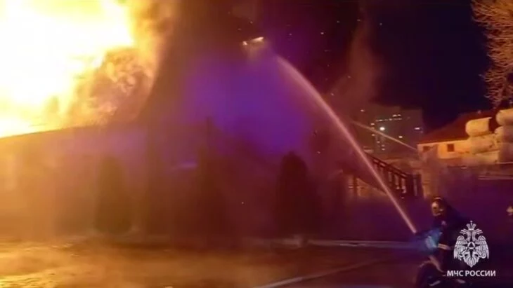 Ресторанный комплекс загорелся в Волгограде Ресторанный комплекс загорелся в Волгограде