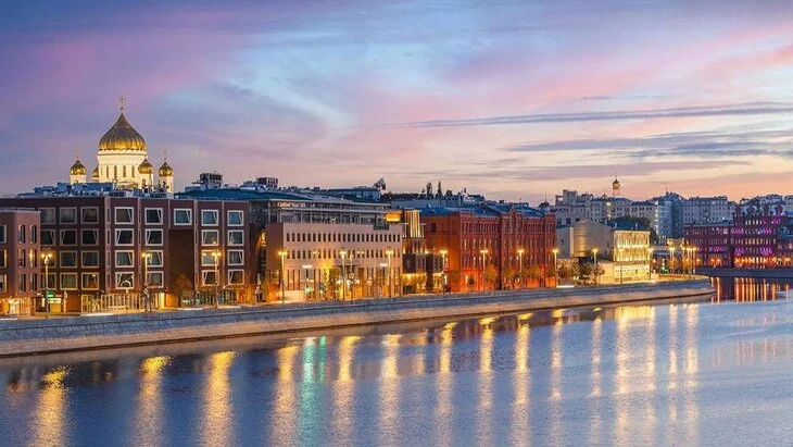 Уличное освещение и подсветку столичных зданий перевели на летний режим Уличное освещение и подсветку столичных зданий перевели на летний режим