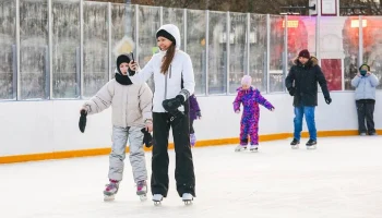 Катки на площадках "Московских сезонов" будут открыты до конца зимы