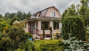 Эксперт Шмелев рассказал, как выбрать дачу для аренды на лето