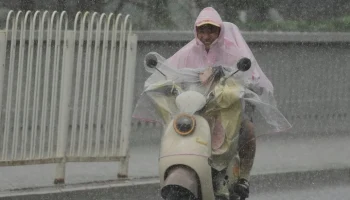 Тридцать человек погибли от сильных ливней в Пекине