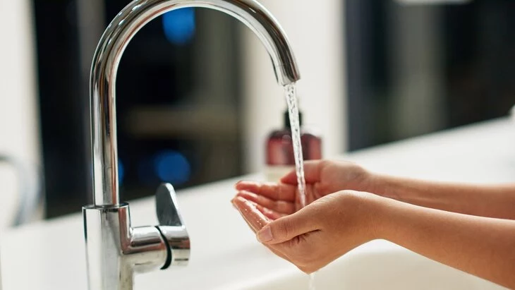 Горячее водоснабжение возобновили в 39 тыс зданий Москвы Горячее водоснабжение возобновили в 39 тыс зданий Москвы