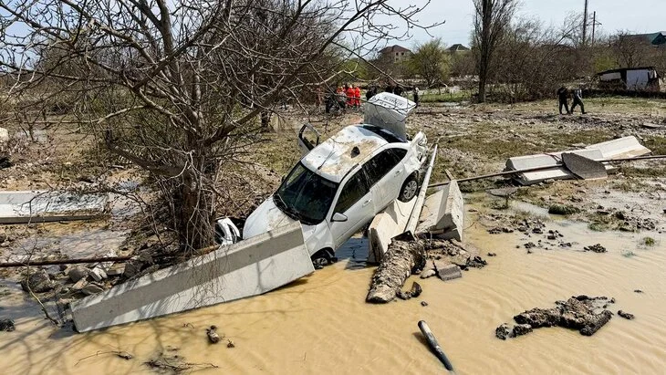 Спасшие детей во время наводнения в Дагестане жители получили премию имени Кеосаяна Спасшие детей во время наводнения в Дагестане жители получили премию имени Кеосаяна