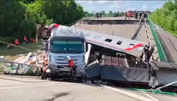 Число пострадавших при обрушении моста на поезд под Брянском выросло до 71