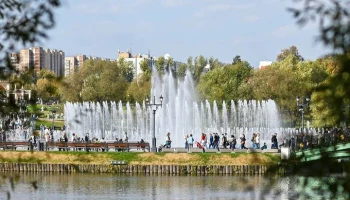 Подготовка фонтана к открытию сезона началась в парке музея-заповедника "Царицыно"