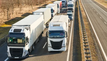 На границе России и Казахстана появилась огромная пробка из грузовиков