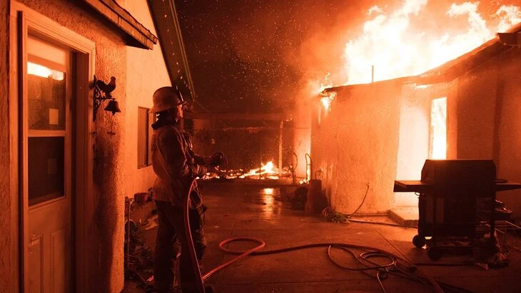 WP: причиной пожара в Калифорнии могли стать фейерверки в новогоднюю ночь WP: причиной пожара в Калифорнии могли стать фейерверки в новогоднюю ночь