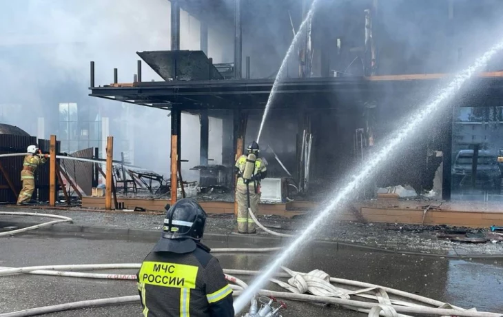 Появились кадры тушения пожара возле аэропорта Минеральных Вод Появились кадры тушения пожара возле аэропорта Минеральных Вод