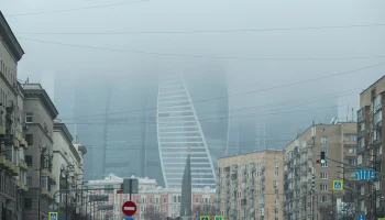 МЧС предупредило о сильном тумане в Москве и Подмосковье
