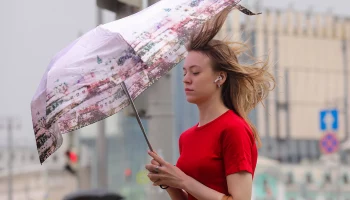 МЧС предупредило москвичей о ливне с грозой, ветре и граде 5 июня