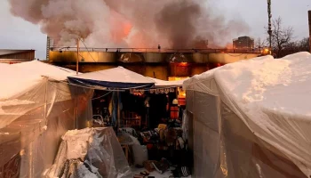 Пожар на рынке в Москве локализован на 400 "квадратах"