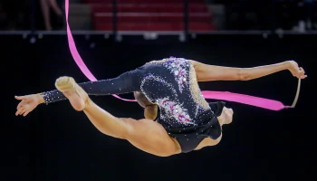 Украинская гимнастка закрыла уши и глаза во время гимна РФ на чемпионате Европы