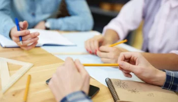 Минюст РФ предложил платить алименты совершеннолетним детям во время их обучения