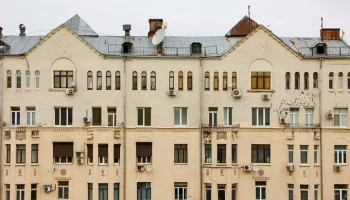 Более 60 фасадов домов в неоклассическом стиле отремонтируют в столице