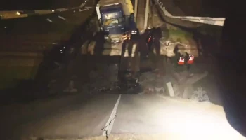 Между Крымом и Запорожьем приостановили ж/д перевозки из-за ЧП на мосту