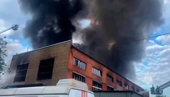 Открытое горение здания на востоке Москвы ликвидировано