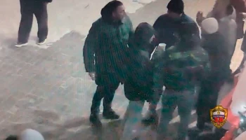 Мужчина задержан за избиение оппонента у бара в Москве Мужчина задержан за избиение оппонента у бара в Москве