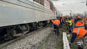 Более 20 поездов задерживаются из-за схода колесных пар поезда под Ростовом