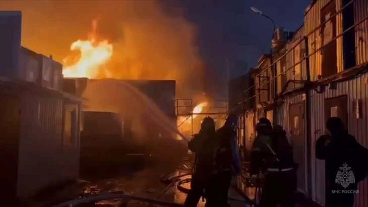 Пожар на Волоколамском шоссе в Москве локализован на площади в 200 "квадратов" Пожар на Волоколамском шоссе в Москве локализован на площади в 200 "квадратов"