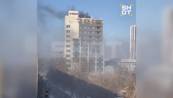 Пожарные тушат возгорание в бизнес-центре во Владивостоке