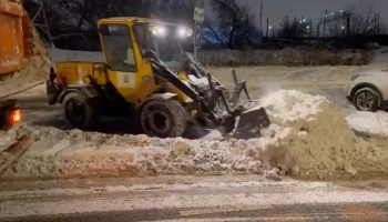 Городские службы столицы круглосуточно ликвидируют последствия снегопада