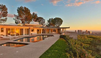 Бывший дом Элвиса Пресли в Лос-Анджелесе решили продать за 24,5 млн долларов