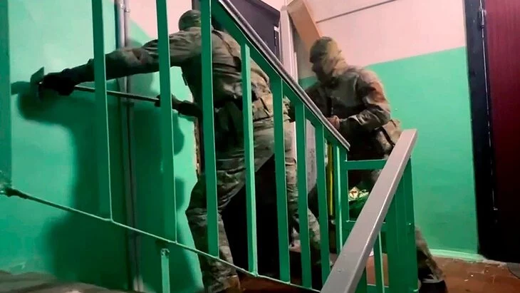 ФСБ опубликовала кадры задержания причастных к работе украинских колл-центров ФСБ опубликовала кадры задержания причастных к работе украинских колл-центров