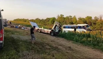 Один человек погиб и 16 пострадали в ДТП с фурой и автобусом под Волгоградом