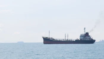 Bloomberg: четыре танкера с российской нефтью застряли у берегов Индии