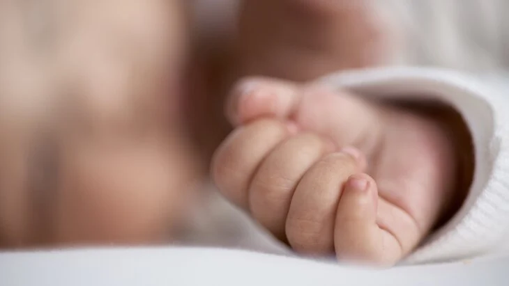 Новорожденного ребенка с пуповиной бросили на морозе в Техасе Новорожденного ребенка с пуповиной бросили на морозе в Техасе