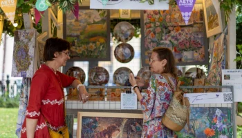 Как создать свою игру или собрать витраж? На вернисаже на Никитском бульваре этому обучают профессио