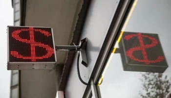 Курс доллара упал почти до 75 рублей