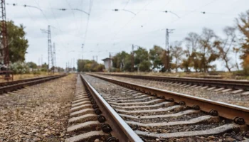 Движение поездов приостановлено под Ростовом из-за падения обломков БПЛА