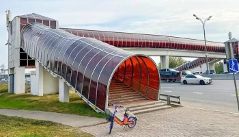 Остекление пяти надземных переходов обновили на МКАД