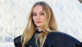 Съемки сериала "Лара Крофт" остановили из-за травмы у актрисы Софи Тернер