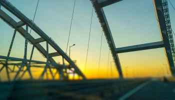 Очередь на Крымском мосту достигла почти 800 машин