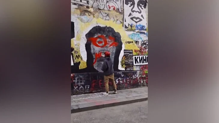 Разрисовавший стену Цоя мужчина извинился перед москвичами