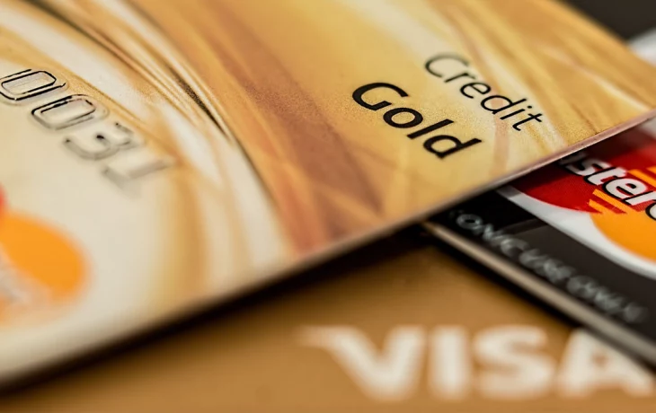 Центробанк обсуждает проблему с отключением карт Visa и MasterСard