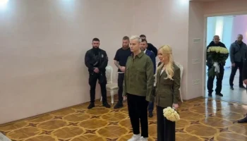 Певец SHAMAN и Мизулина расписались в Донецке