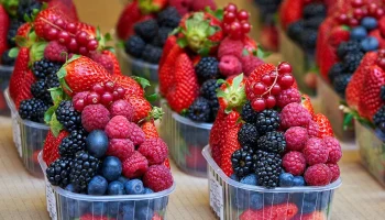 Ягодный сезон начался на прилавках московских ярмарок