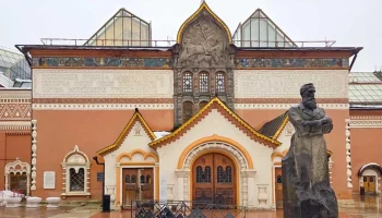 Специалисты восстановят резные двери главного здания Третьяковской галереи