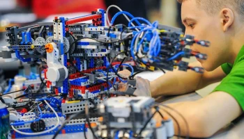 Робототехника и английский: участники &laquo;Зимы в Москве&raquo; проводят занятия для детей