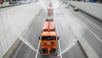 Столичные дороги и тротуары промоют с шампунем после зимы