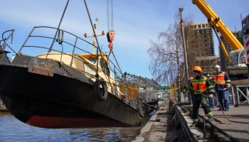 Столичный коммунальный флот начали готовить к открытию навигации