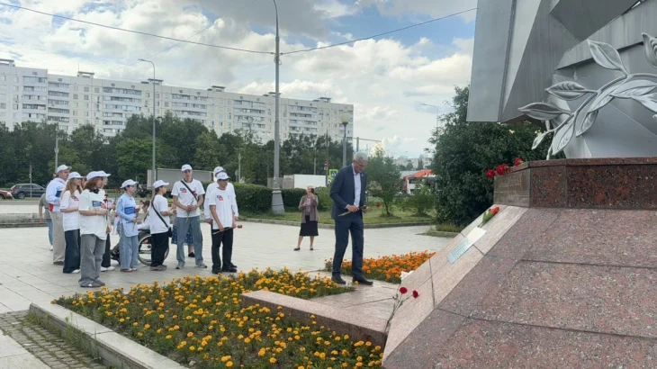 Депутат Госдумы Евгений Нифантьев принял участие в акции ко Дню памяти и скорби на юге Москвы Депутат Госдумы Евгений Нифантьев принял участие в акции ко Дню памяти и скорби на юге Москвы
